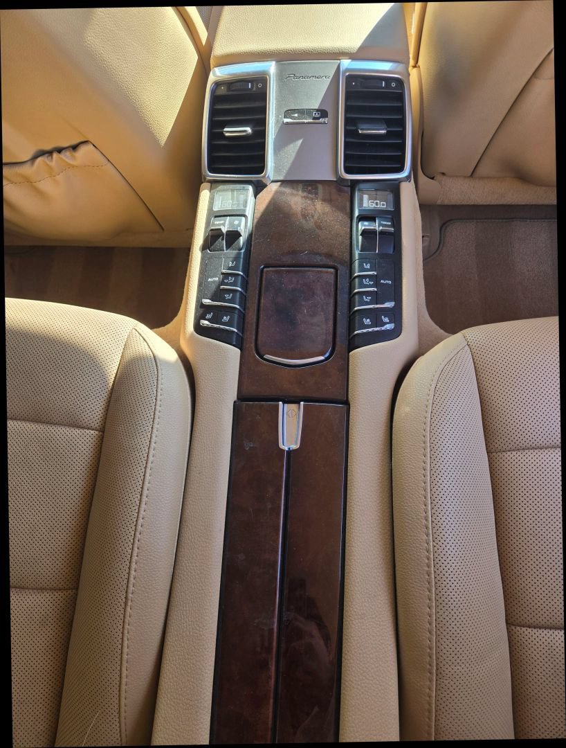 Used 2011 Porsche Panamera image 18