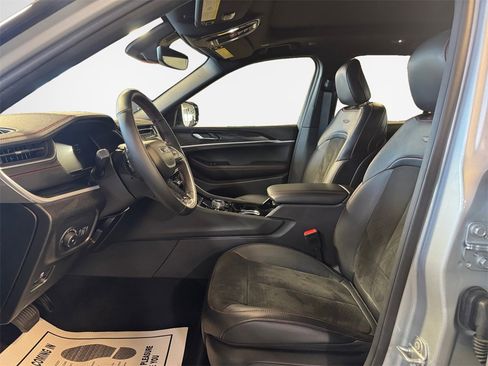 Used 2022 Jeep Grand Cherokee Trailhawk image 12