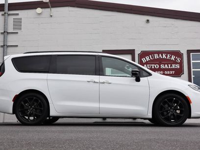 Used 2025 Chrysler Pacifica Limited