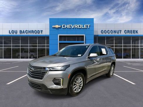 Used 2023 Chevrolet Traverse LT FWD image 4