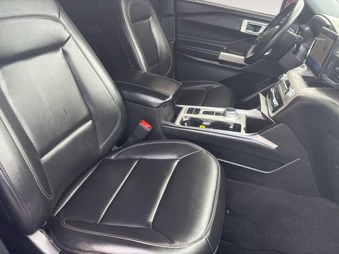 Used 2023 Ford Explorer XLT w/ Equipment Group 202A RWD image 15