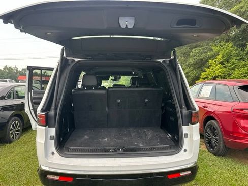 Used 2024 Jeep Wagoneer Series II w/ Flexible Seating Group RWD image 13