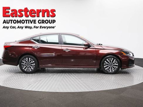 Used 2023 Nissan Altima 2.5 SV image 4