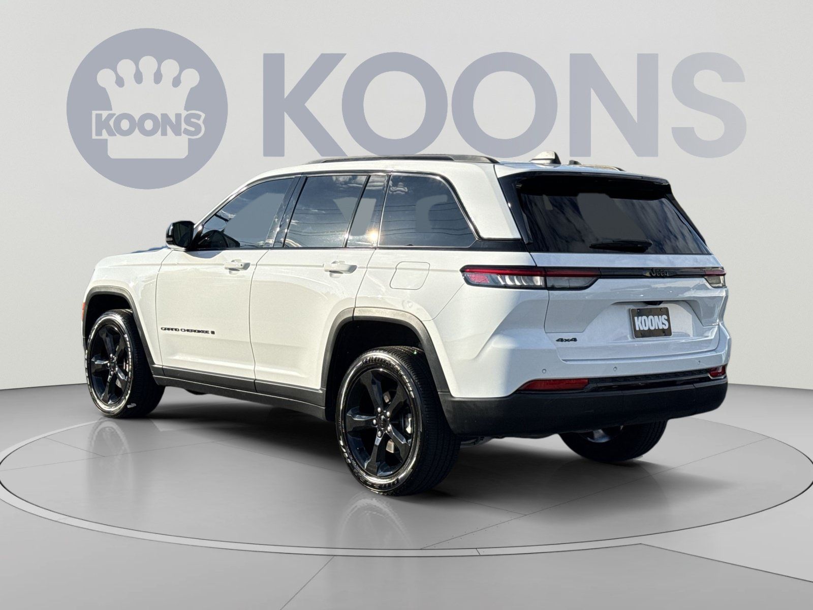 Used 2024 Jeep Grand Cherokee Altitude AWD/4WD image 4