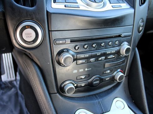 Used 2009 Nissan 370Z Touring image 18