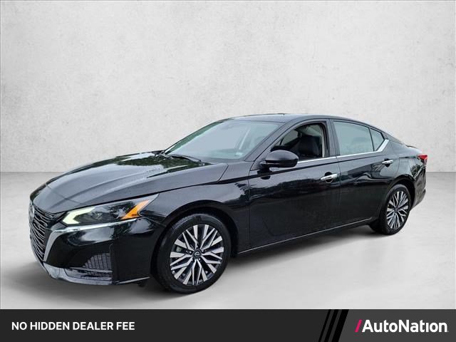 Used 2025 Nissan Altima 2.5 SV FWD image 1