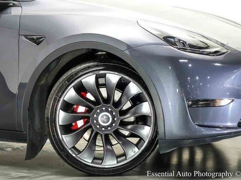 Used 2023 Tesla Model Y Performance AWD/4WD image 3