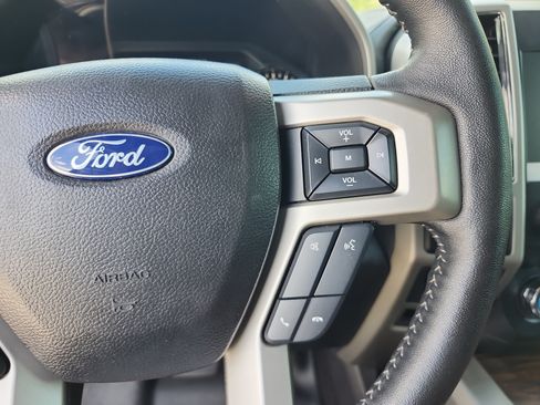 Used 2019 Ford F150 Lariat w/ Trailer Tow Package RWD image 34