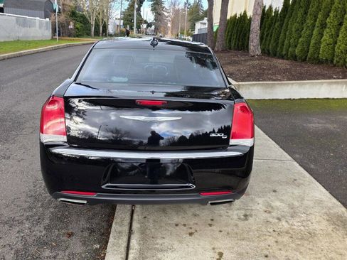 Used 2016 Chrysler 300 C image 6