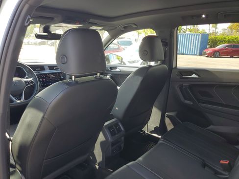 Used 2023 Volkswagen Tiguan SE R-Line image 18
