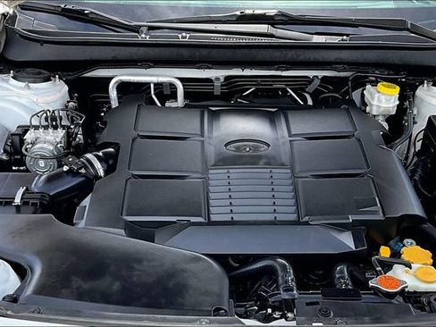 Used 2019 Subaru Outback 3.6R Touring AWD/4WD image 9