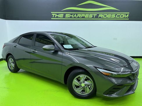 Used 2025 Hyundai Elantra SE FWD image 1