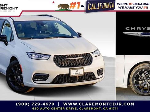 New 2026 Chrysler Pacifica Select w/ S Appearance Package image 1
