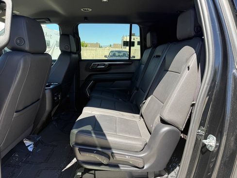 Used 2025 Chevrolet Suburban Z71 AWD/4WD image 18