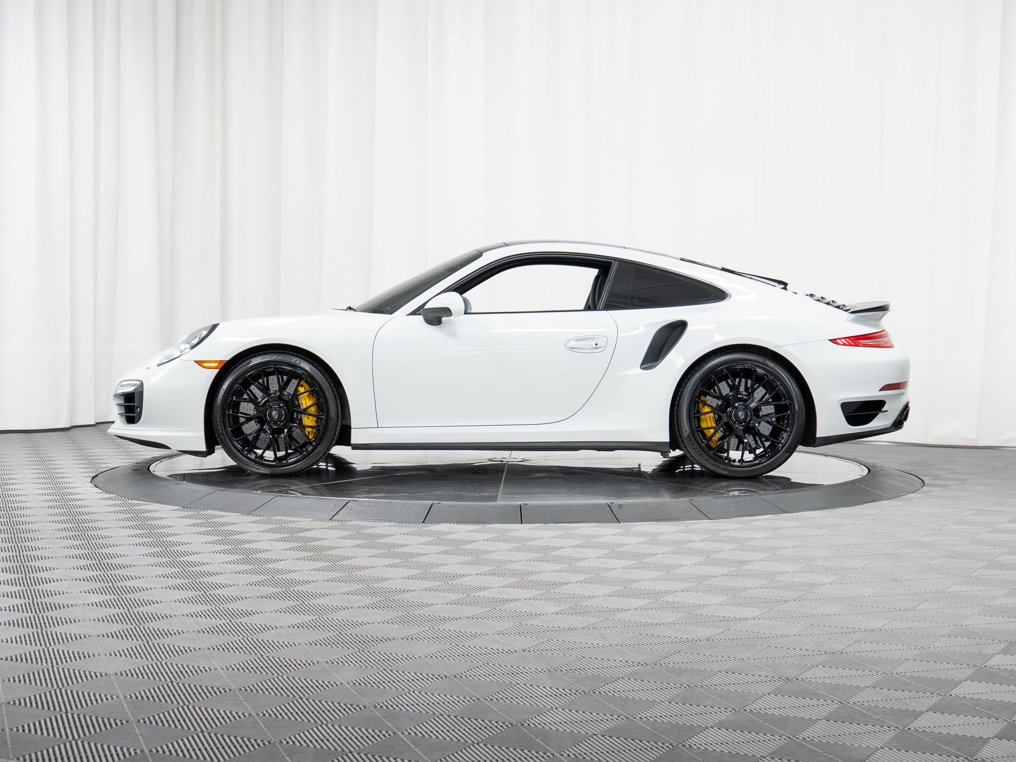 Certified 2014 Porsche 911 Turbo S AWD/4WD image 40