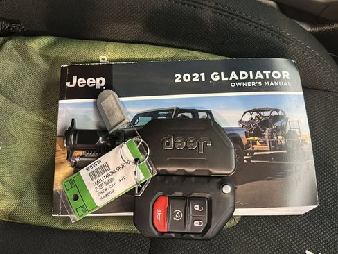 Used 2021 Jeep Gladiator Sport AWD/4WD image 29