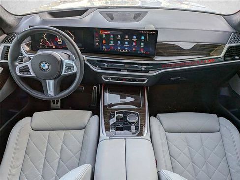 Used 2024 BMW X7 xDrive40i w/ M Sport Package AWD/4WD image 15