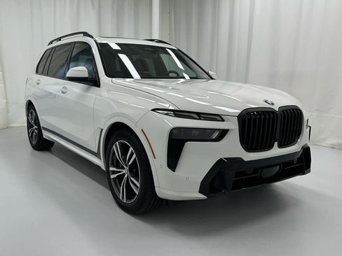 Used 2023 BMW X7 xDrive40i w/ M Sport Package AWD/4WD image 1