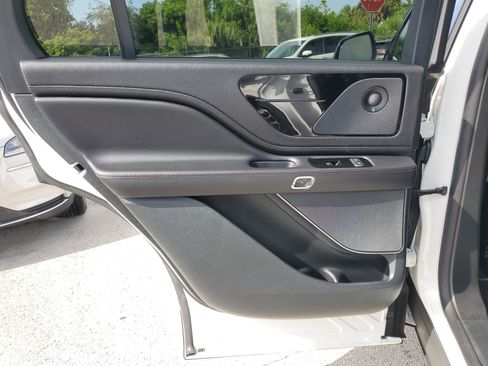 Certified 2023 Lincoln Aviator Reserve image 12