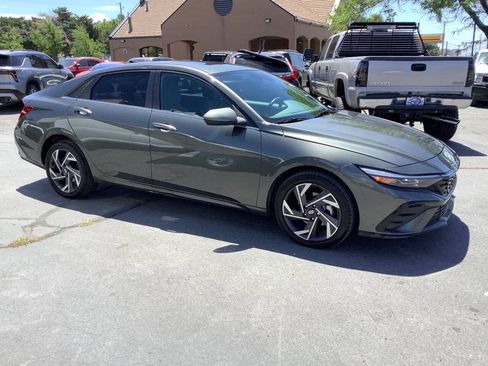 Used 2025 Hyundai Elantra SEL FWD image 8