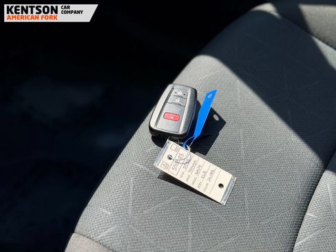 Used 2025 Toyota RAV4 XLE AWD/4WD image 32