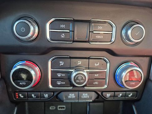 Used 2024 GMC Yukon Denali image 18