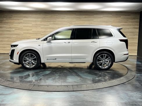 Used 2025 Cadillac XT6 Premium Luxury FWD image 10