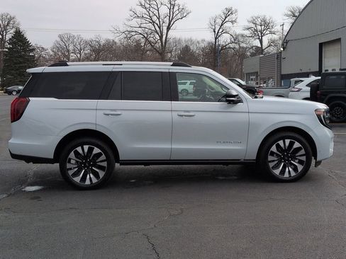 Used 2025 Ford Expedition Platinum w/ Driver's Package AWD/4WD image 9