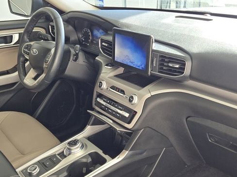Used 2023 Ford Explorer XLT w/ Equipment Group 202A image 6
