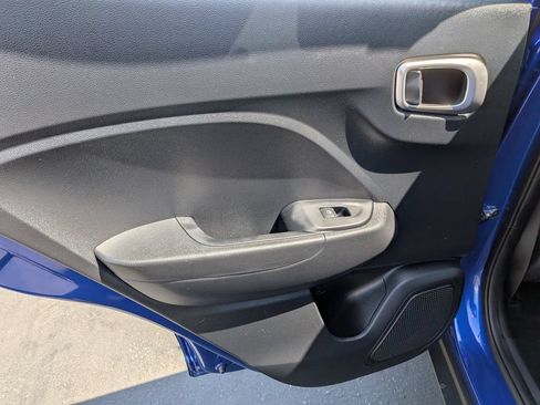 Used 2025 Hyundai Venue SEL FWD image 25