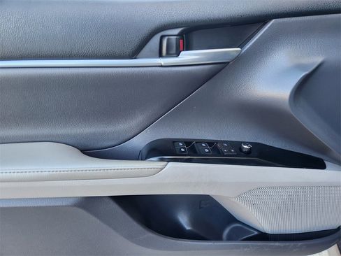 Used 2019 Toyota Camry XLE image 22