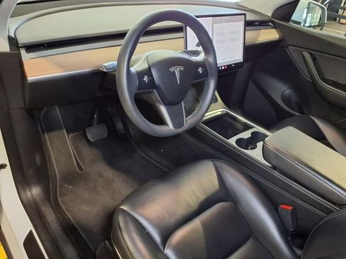 Used 2022 Tesla Model Y Long Range AWD/4WD image 4