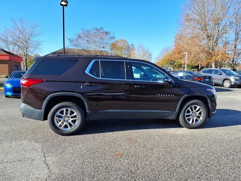Used 2020 Chevrolet Traverse LT image 11