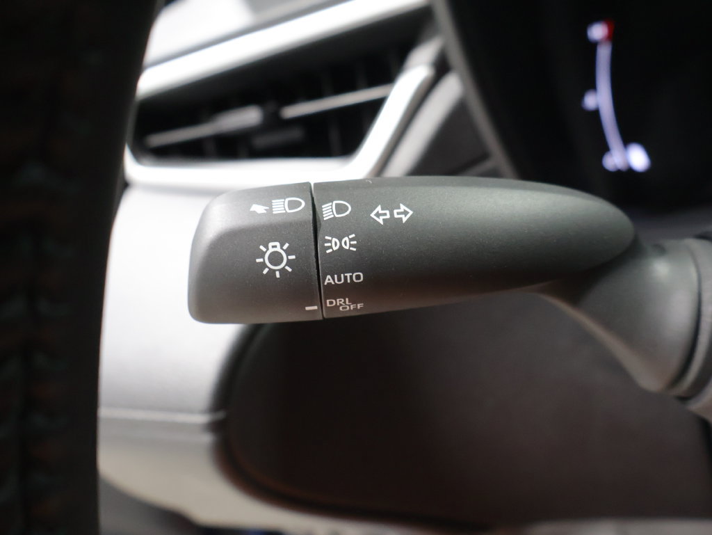 Used 2026 Toyota Corolla Cross LE AWD/4WD image 37