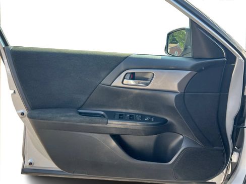 Used 2013 Honda Accord LX image 26
