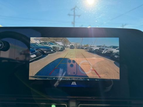 Used 2025 Chevrolet Trax LT w/ LT Convenience Package image 17