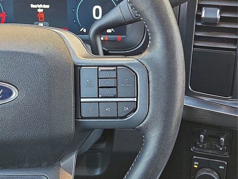 Used 2024 Ford F250 Lariat w/ Black Appearance Package image 15