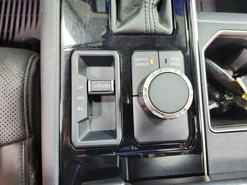 Used 2025 Toyota Tundra Limited AWD/4WD image 31