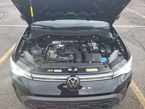 New 2026 Volkswagen Taos SE FWD image 26