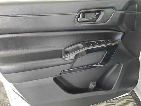 Used 2025 Nissan Pathfinder SV image 28