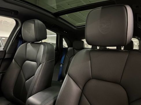 Certified 2026 Porsche Macan AWD/4WD image 26