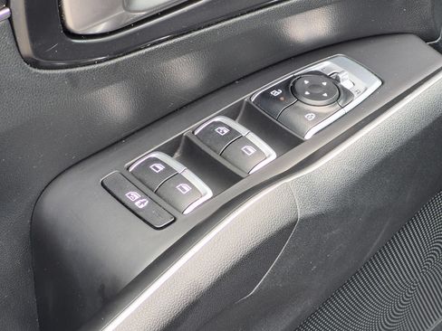 Used 2024 Kia Sorento S FWD image 13