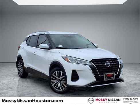 Certified 2021 Nissan Kicks SV FWD image 1