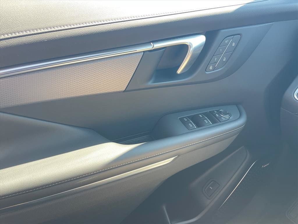 Used 2026 Buick Enclave Sport Touring w/ Power Package FWD image 19