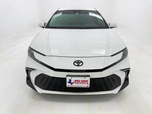 Used 2026 Toyota Camry SE w/ Convenience Package FWD image 3