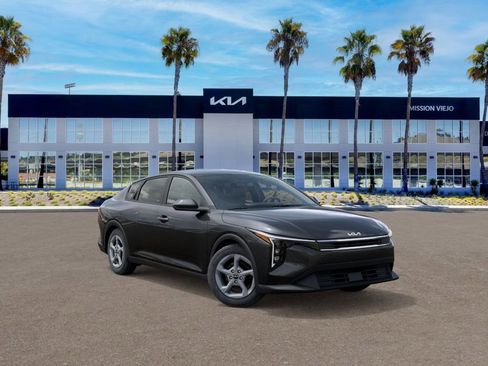 New 2025 Kia K4 LXS image 8