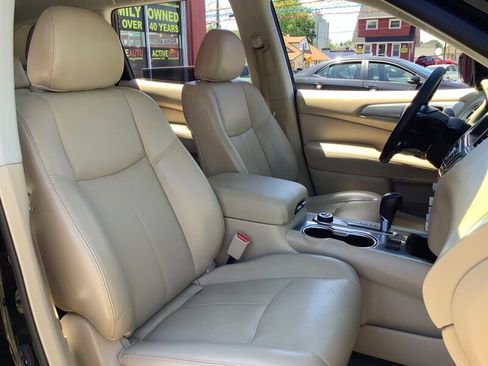 Used 2019 Nissan Pathfinder SL AWD/4WD image 17