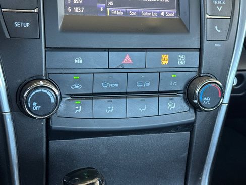 Used 2016 Toyota Camry LE FWD image 18