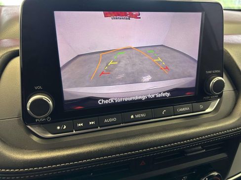 Used 2024 Nissan Rogue S AWD/4WD image 25