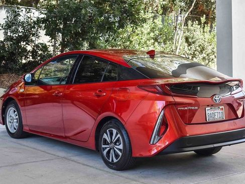 Used 2017 Toyota Prius Prime Premium image 4